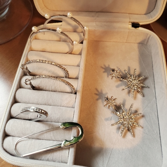 Earrings - Picture 3 of 5